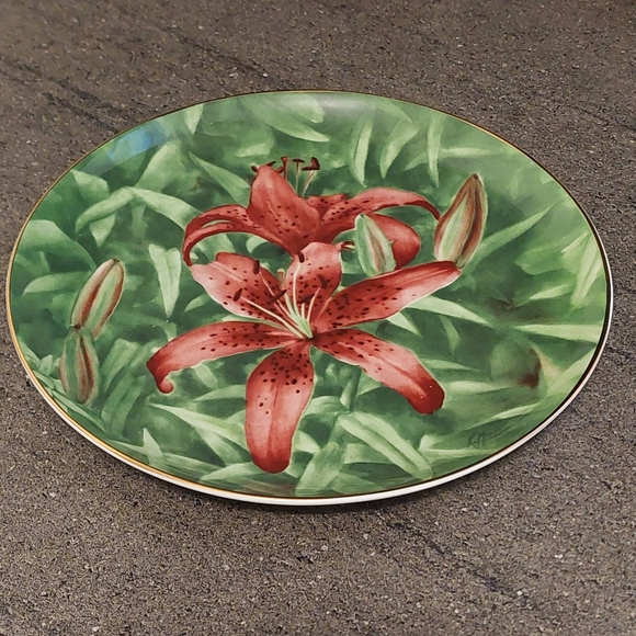 Saskatchewan Red Lily Sunrise Bone China Collector Plate Provincial Flower - Picture 3 of 6